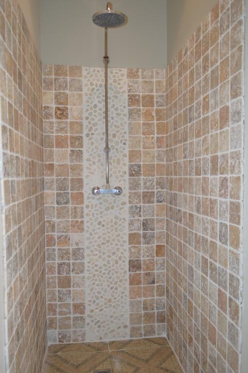 Appart'Hotel Et Chambres Essentiel Spa Arles Room photo