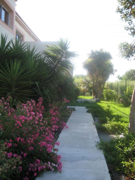 Appart'Hotel Et Chambres Essentiel Spa Arles Exterior photo